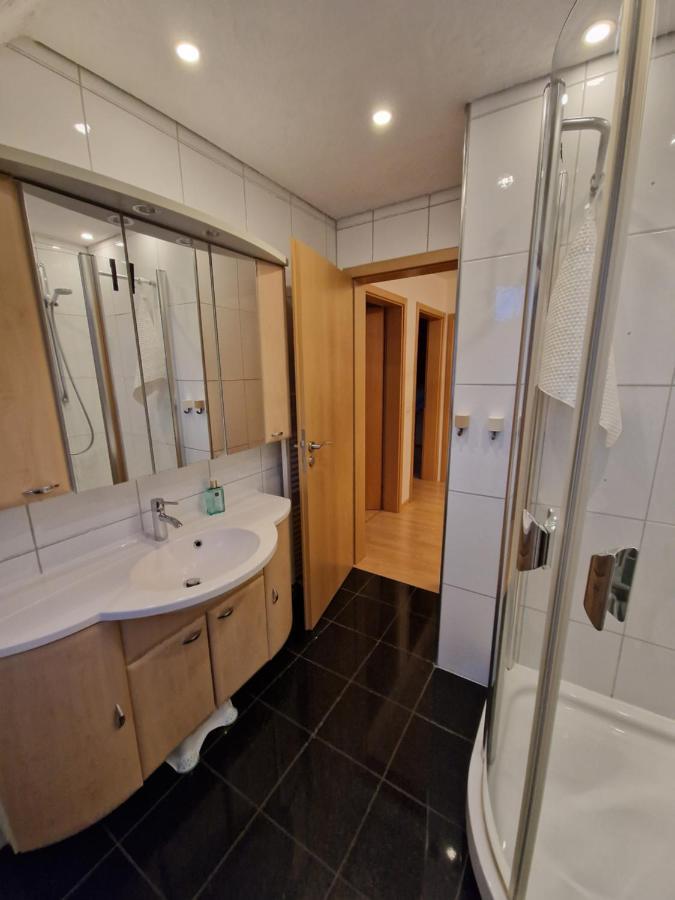 Ruhrpottbude - Private Ferienwohnung Im Herzen Des Ruhrgebiets Bochum Esterno foto