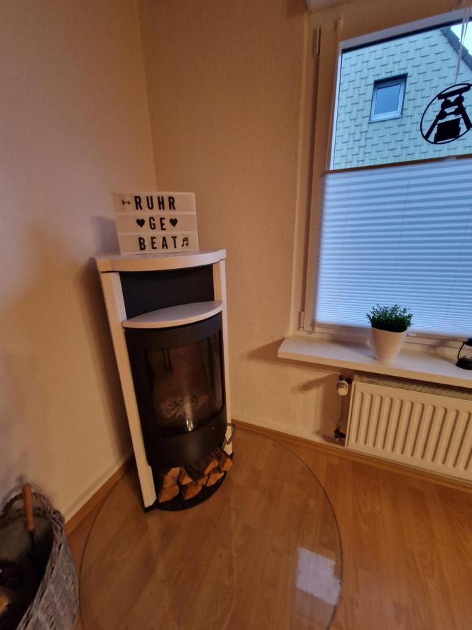 Ruhrpottbude - Private Ferienwohnung Im Herzen Des Ruhrgebiets Bochum Esterno foto