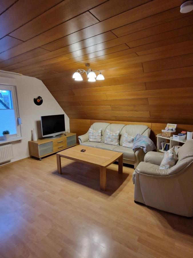 Ruhrpottbude - Private Ferienwohnung Im Herzen Des Ruhrgebiets Bochum Esterno foto