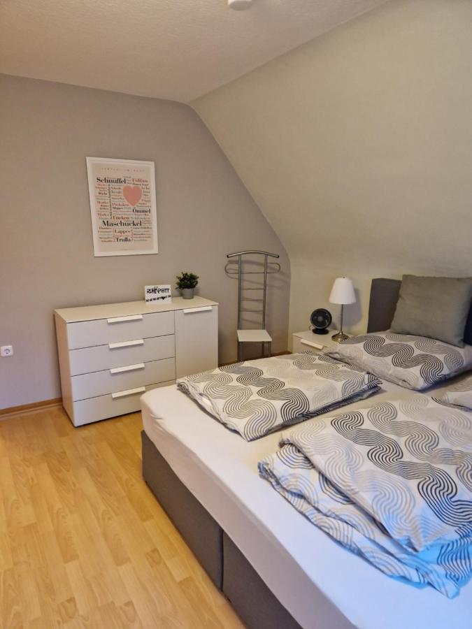 Ruhrpottbude - Private Ferienwohnung Im Herzen Des Ruhrgebiets Bochum Esterno foto