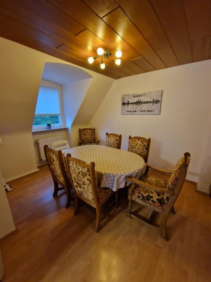 Ruhrpottbude - Private Ferienwohnung Im Herzen Des Ruhrgebiets Bochum Esterno foto