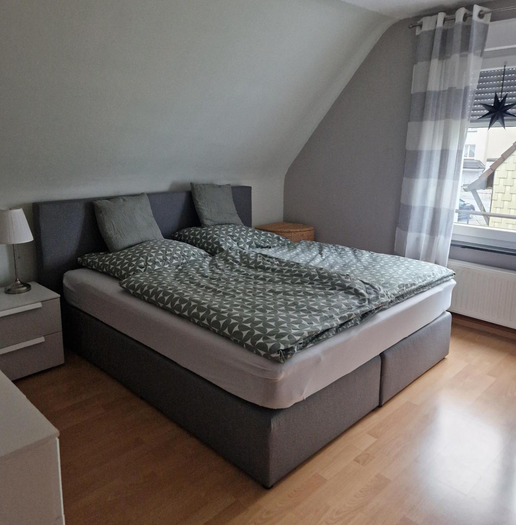 Ruhrpottbude - Private Ferienwohnung Im Herzen Des Ruhrgebiets Bochum Esterno foto